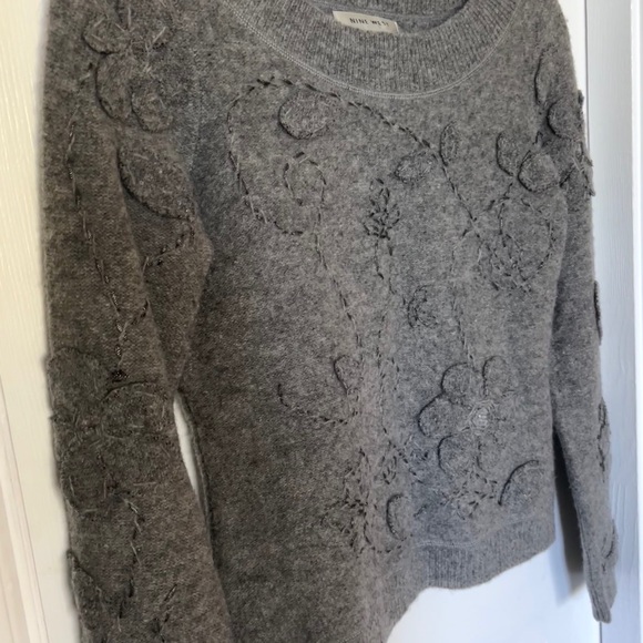 **SOLD** Nine West Flower Patch Gray Wool Embroidered Sweater - Picture 3 of 12